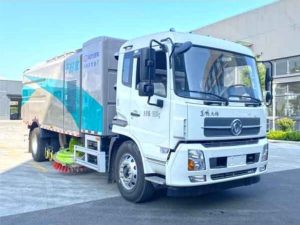 东风天锦18吨干湿两用电动吸尘车CL5180TXCBEV