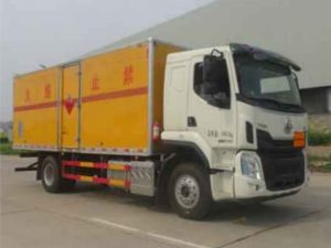 东风柳汽M3H5易燃液体厢式运输车HCQ5187XRYLZ6