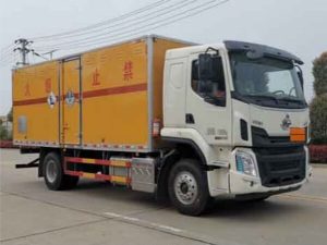 东风柳汽M3/H5杂项危险品厢式运输车HCQ5187XZWLZ6