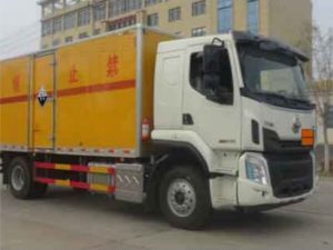 东风柳汽M3/H5腐蚀性物品厢式运输车HCQ5187XFWLZ6
