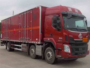 柳汽三轴易燃液体厢式运输车HCQ5260XRYLZ6