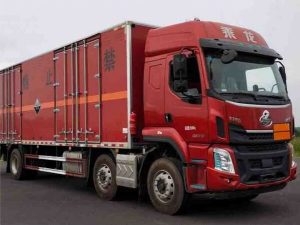 柳汽三轴腐蚀性物品厢式运输车HCQ5260XFWLZ6