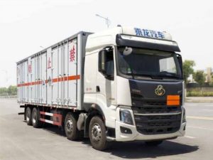 柳汽四轴杂项危险品厢式运输车HCQ5327XZWLZ6