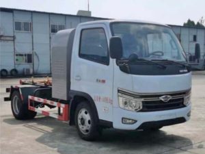 福田4.5吨电动勾臂垃圾车CL5043ZXXBEV