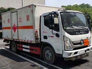 福田奥铃易燃液体厢式运输车HCQ5048XRYJDA-AB3