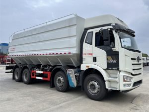 解放前四后八31吨散装饲料车CLW5310ZSL6DP