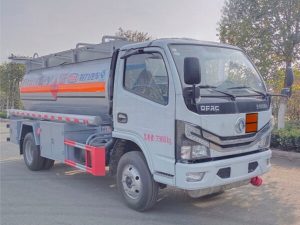 东风多利卡易燃液体罐式运输车CL5070GRY6