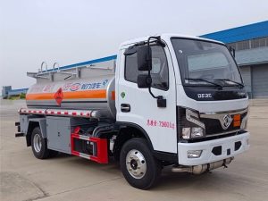 东风福瑞卡4.36方运油车CL5070GYY6