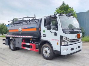 东风福瑞卡7方腐蚀性物品罐式运输车CL5120GFW6