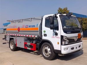 东风福瑞卡8方运油车CL5120GYY6