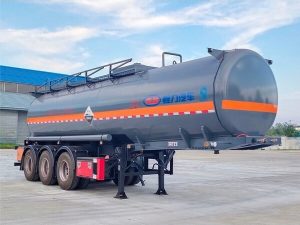 半挂24方腐蚀性物品罐式运输车CL9403GFW