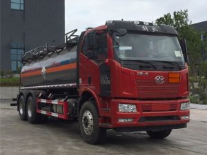 解放15方腐蚀性物品罐式运输车CL5261GFWC6