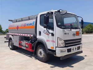 解放J6F 8.5方运油车CL5122GYY6BWG