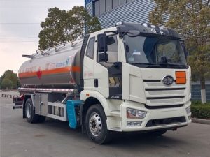 解放J6L（16方）铝合金运油车CL5181GYYLC6