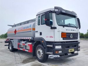 重汽汕德卡14方加油车CL5180GJYZ6