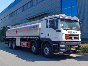 重汽汕德卡前四后八27方运油车CL5322GYYZ6