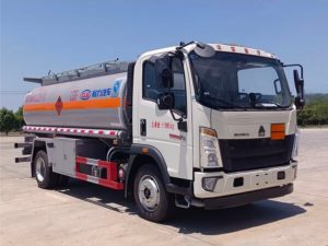 重汽豪沃10方运油车CL5121GYY6BWG