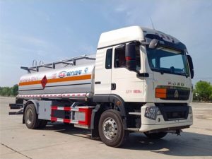 重汽豪沃13方加油车CL5181GJYZ6