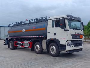 重汽豪沃14方腐蚀性物品罐式运输车CL5261GFWZ6