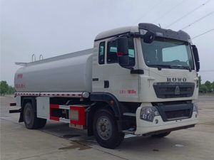 重汽豪沃15方食用油运输车CL5180GSYZ6