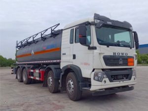 重汽豪沃18方腐蚀性物品罐式运输车CL5320GFWZ6