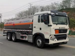 重汽豪沃20方铝合金运油车CL5260GYYLZ6