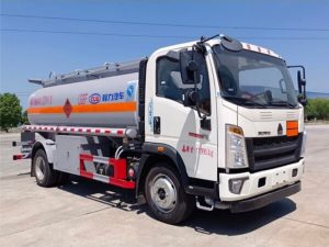 重汽豪沃8方运油车CL5120GYY6BWG